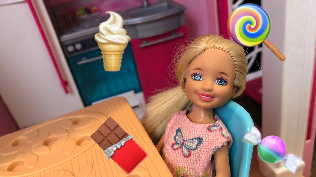 Барби - любительница фастфуда