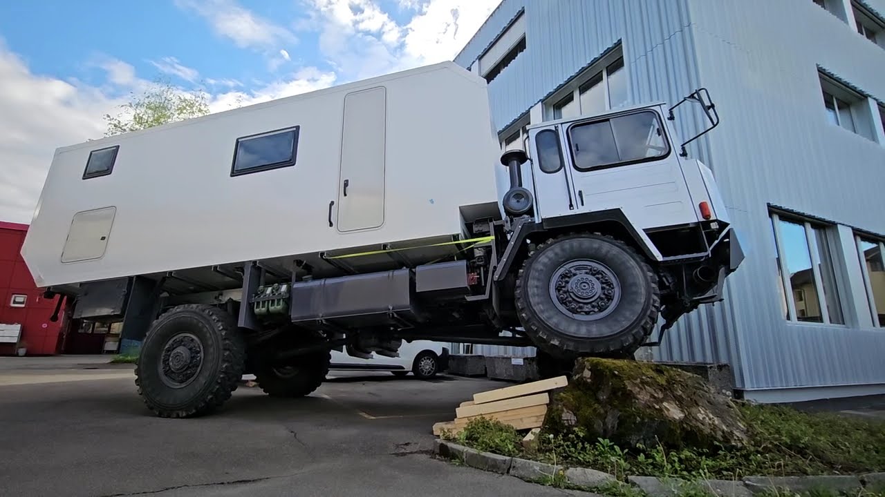 Saurer 6 DM 4x4 Offroad Verdrehungs Test bei 1m Hindernis