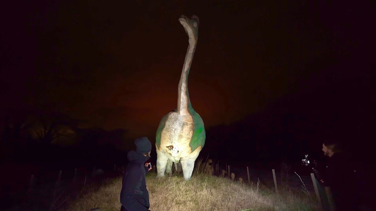 ESPLORIAMO IL JURASSIC PARK ITALIANO! Troviamo dei dinosauri in un parco abbandonato!