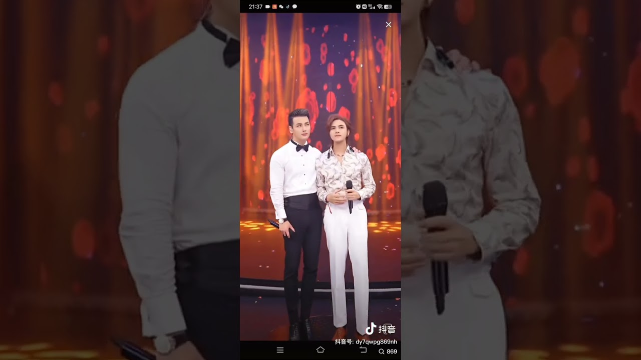 Murong Jingtian #慕容景天 performs with friends at Han Yu's Live May21,2025 -  random video clips