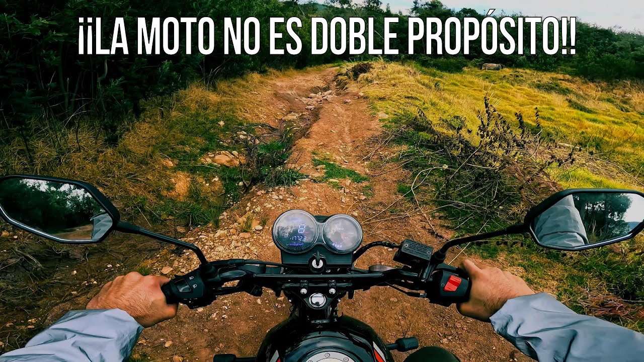 AKT NKD 125 en carretera destapada - Perdido en Cundinamarca, Colombia.
