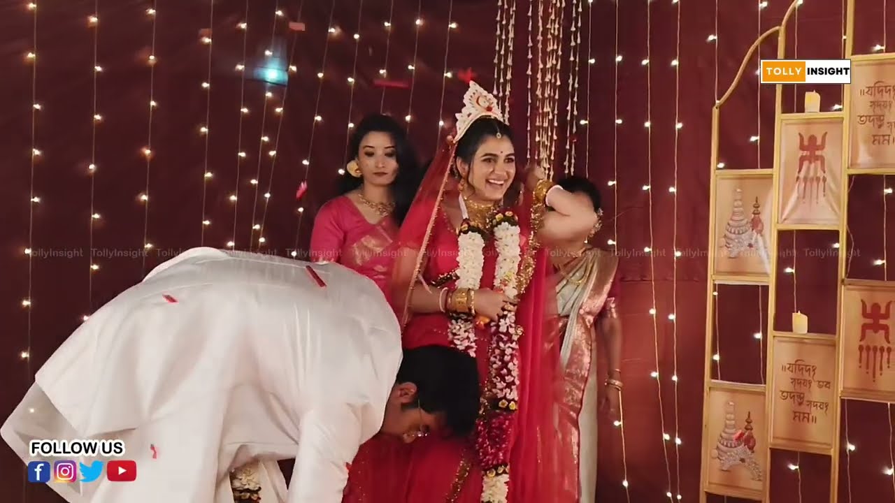 শ্যামৌপ্তিকে সিঁদুর পরিয়ে 