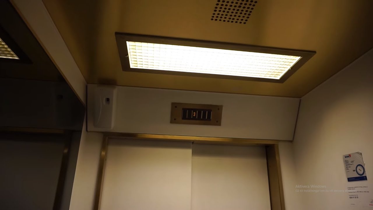 EPIC!!! 1980's DEVE (ipgr.) Hydraulic Elevator @ First Hotel Christian IV, Kirstianstad, Sweden.