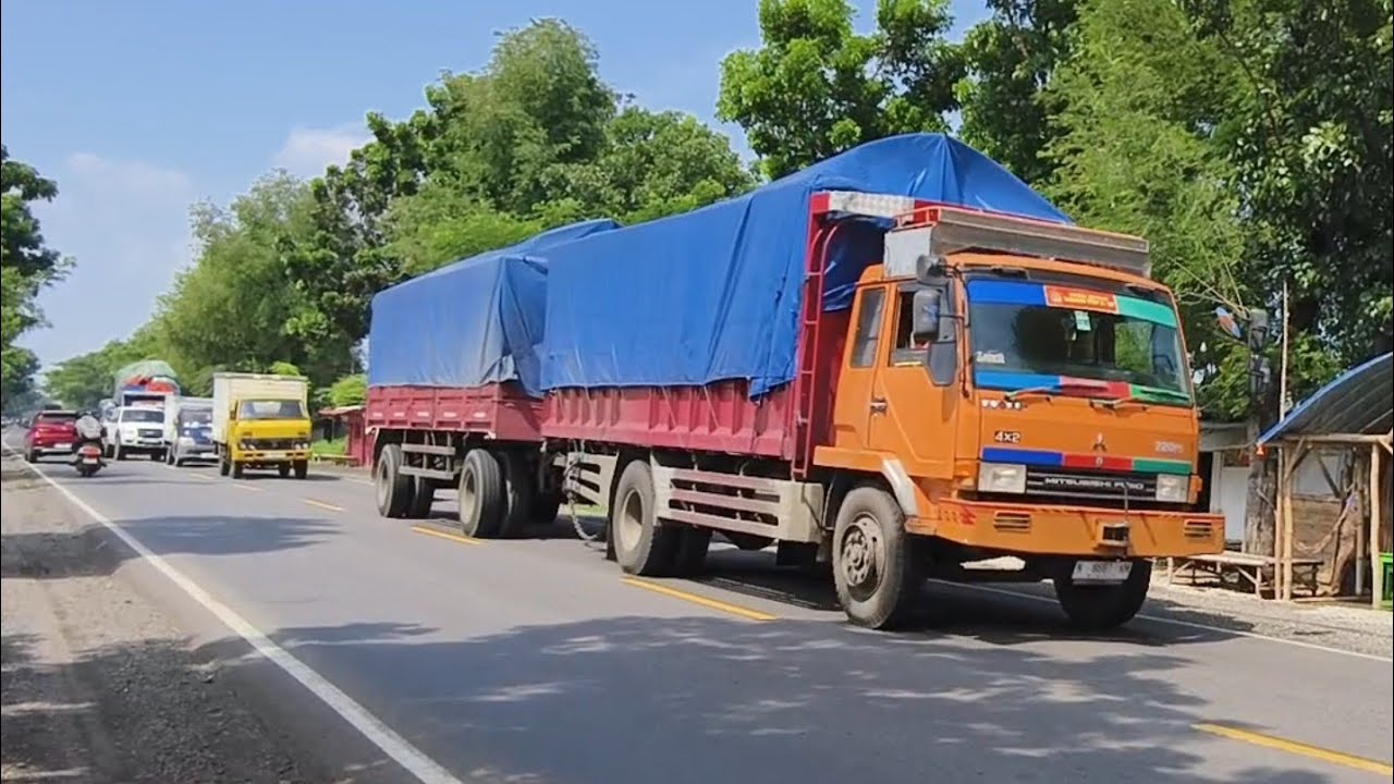 Konvoi Truk Pasir HINO GSL, Truk Gandeng Panjang Fuso, Truk Tangki Trailer Panjang SAMATOR