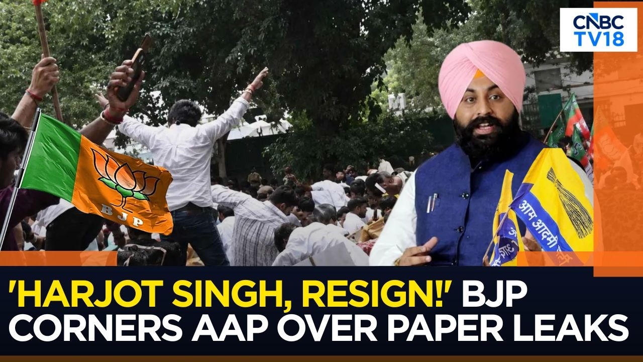 BJP проводит акцию протеста у штаб-квартиры AAP в Дели из-за скандала с утечкой экзаменационных м...