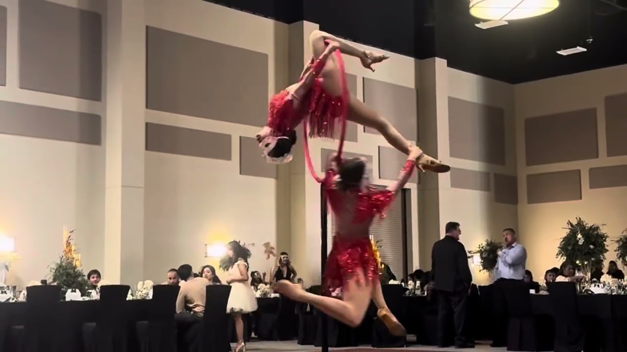 Masquerade performance and ambient Lyra lollipop 