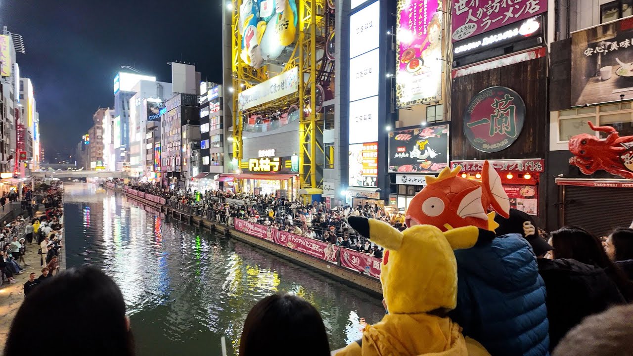CRAZY Halloween Night in Osaka, JAPAN! Street Party in America-Mura and Dotonbori