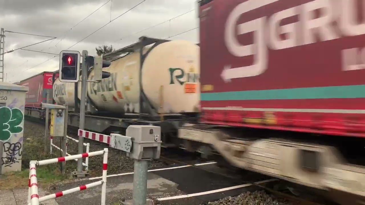 Part#01 Züge Bahnübergang Bahnschranken Railway crossing Umgebung von Dortmund