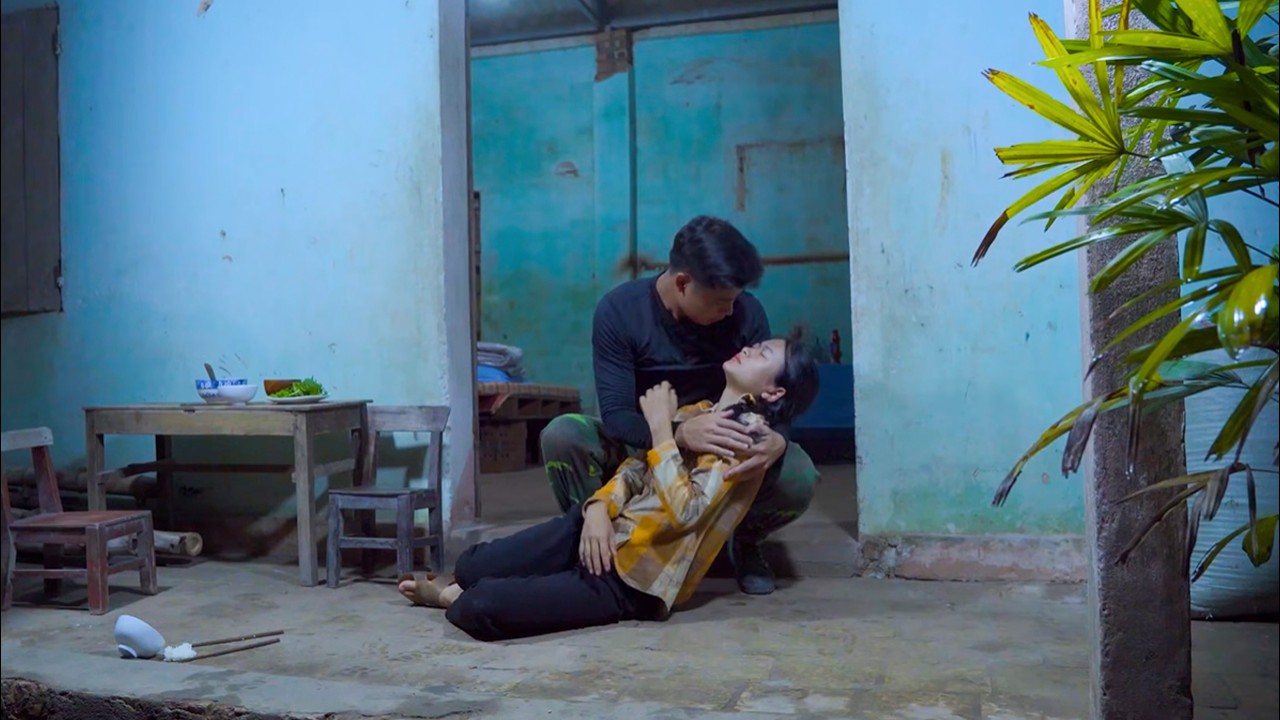 Sudden Stomach Pain Strikes Tu Tien — Jack Immediately Panics