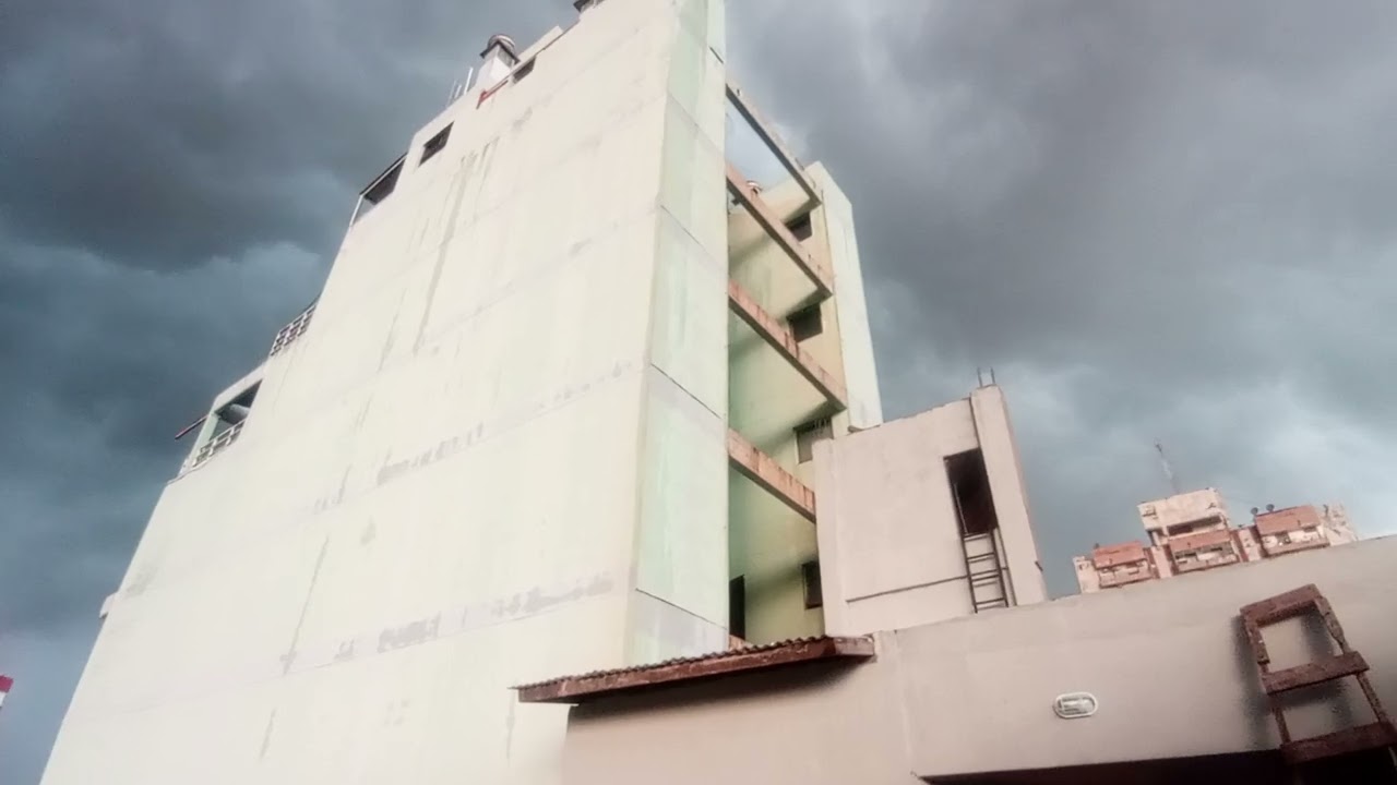 Tarde de tormenta en la ciudad.. es algo impresionante ⛈️