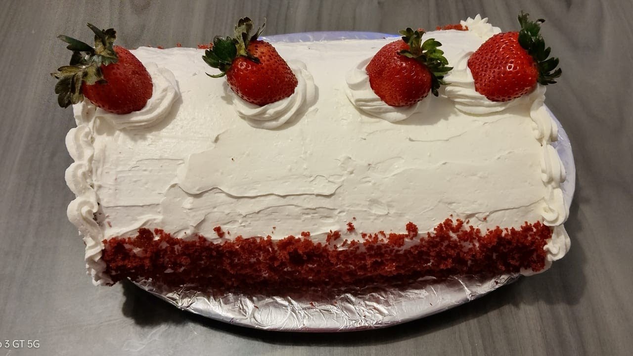 ROLLO RED VELVET RELLENO DE FRESAS 