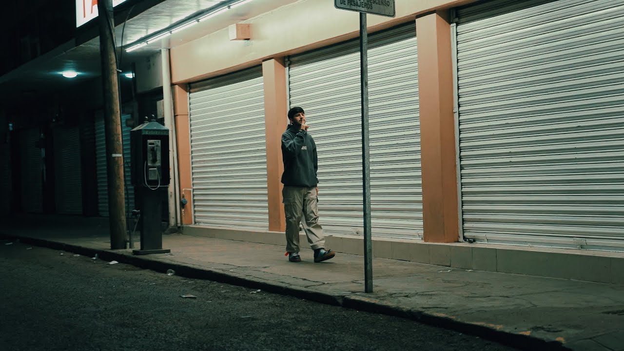 MUNDO DE LOCOS (Video Oficial) - Linea M