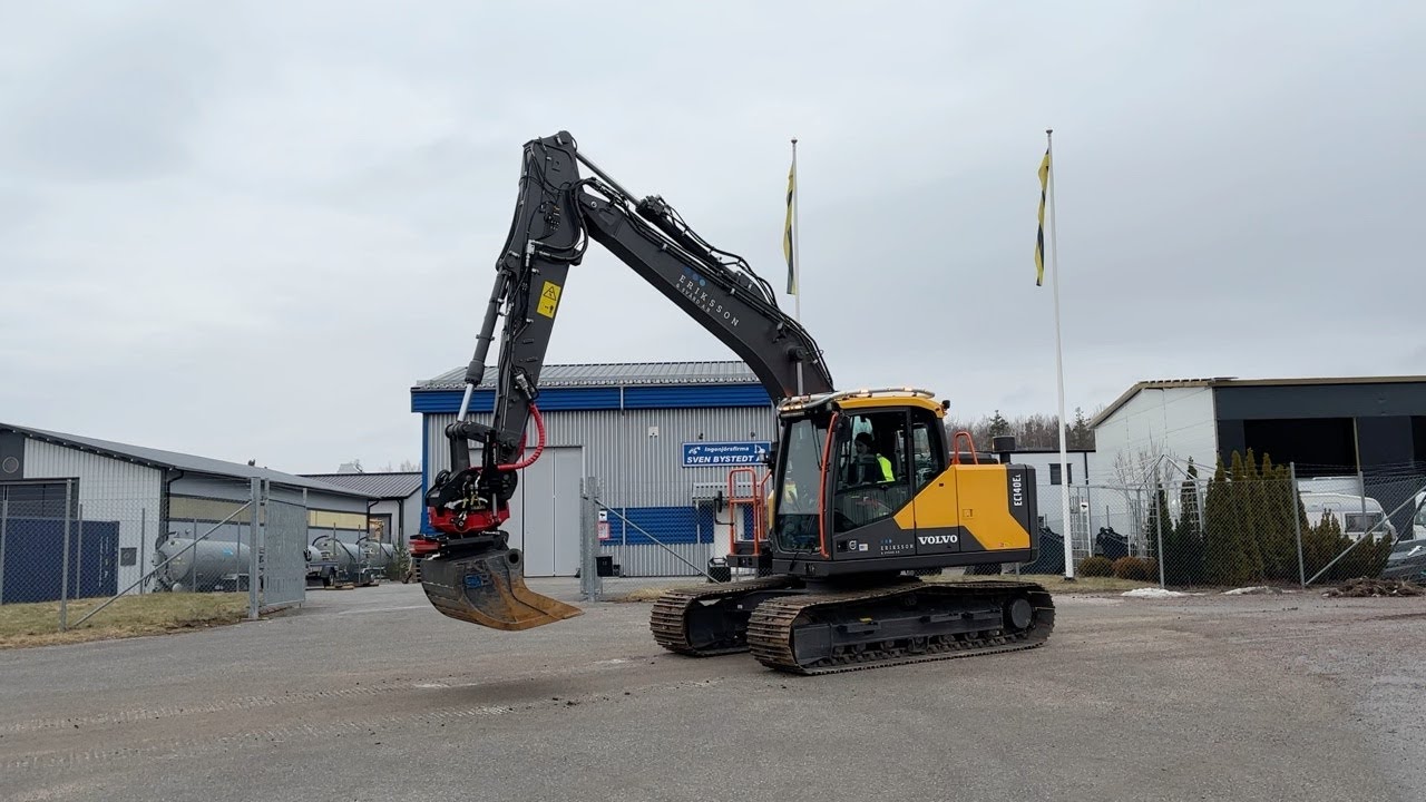 Köp Grävmaskin Volvo EC140EL med redskap på Klaravik