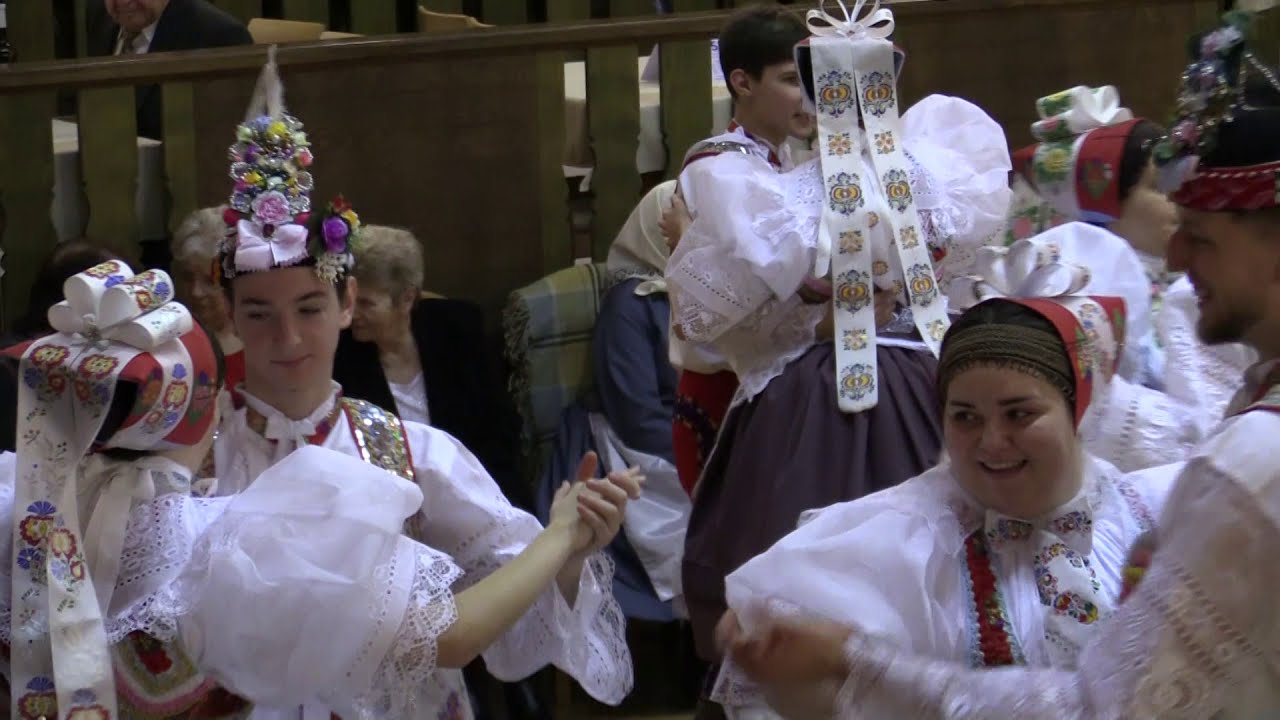 DOLNÍ BOJANOVICE-52.KROJOVÝ PLES (domácí  krojovaná mládež je šikovná)