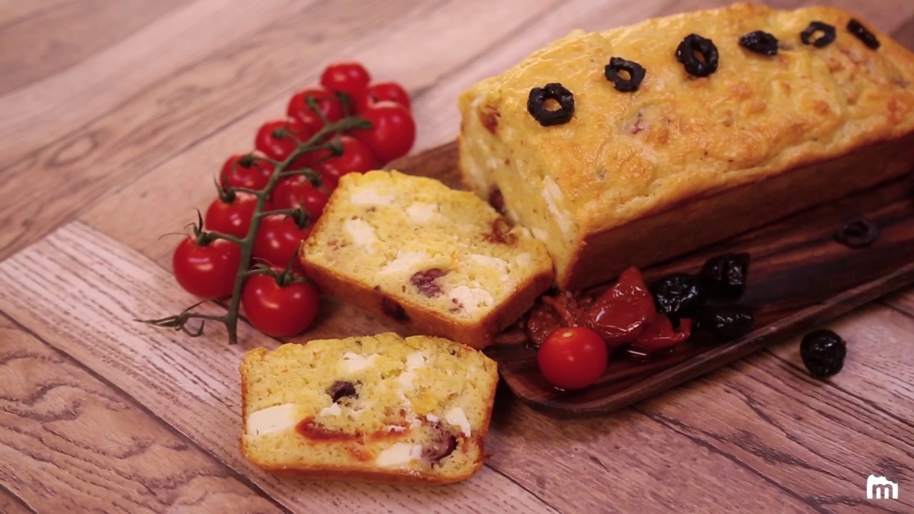 Cake aux tomates séchées, feta et olives vertes