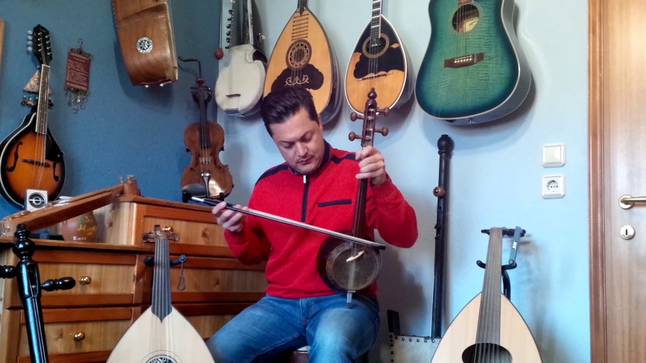 Matthaios Tsahouridis and his love for various string instruments
