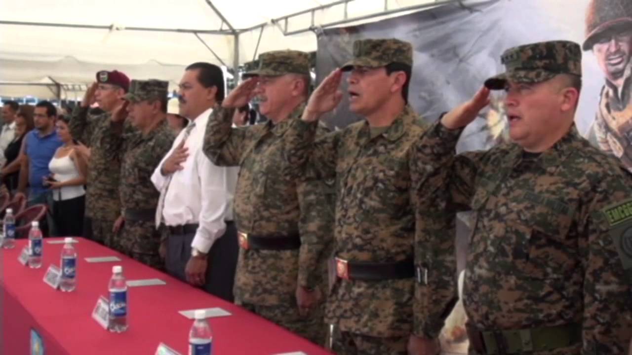 06FEB2015 CADETES DE  LA ESCUELA MILITAR CAPITAN GENERAL GERARDO BARRIOS FINALIZAN CURSO DE PARACAID