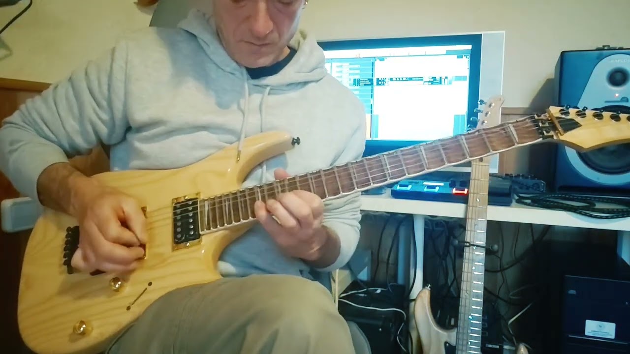 Demo con nueva guitarra de construcción propia basada en el diseño de CORT Guitars