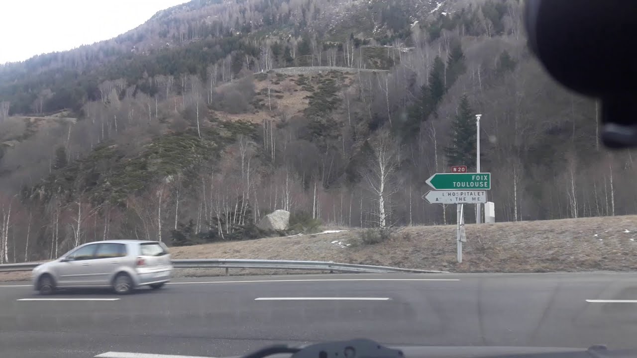 Célèbre route de France, passeur andorran passe la N22 d'Andorre à AX-Les-Thermes