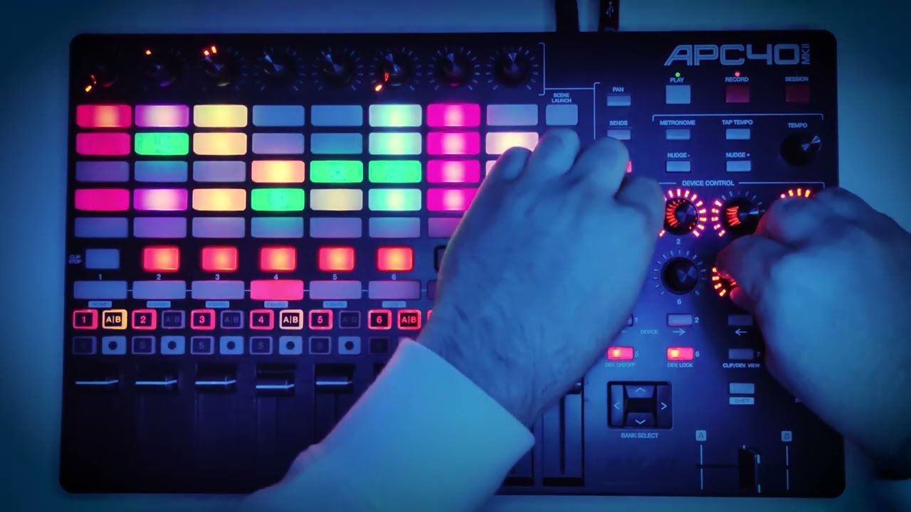 Live Techno Performance - AKAI APC40 MKII