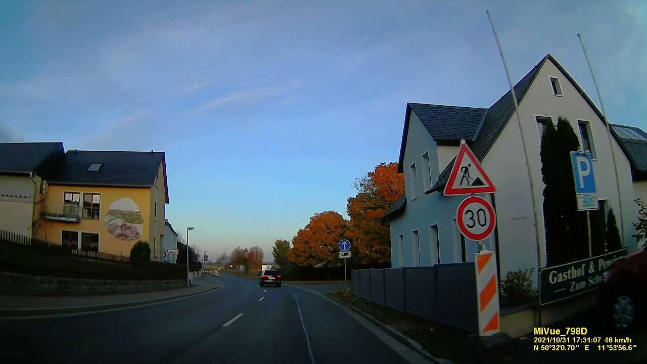 D: Langenbach. Stadt Pausa-Mühltroff. Vogtlandkreis. Ortsdurchfahrt. Oktober 2021