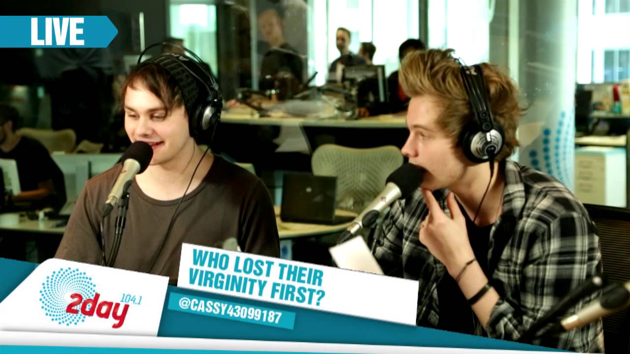 5SOS - Your Tweets Answered