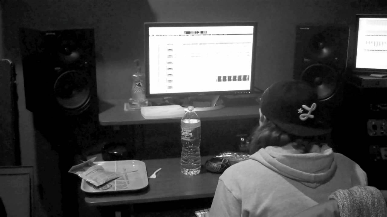 Harry Fraud makes a beat #4