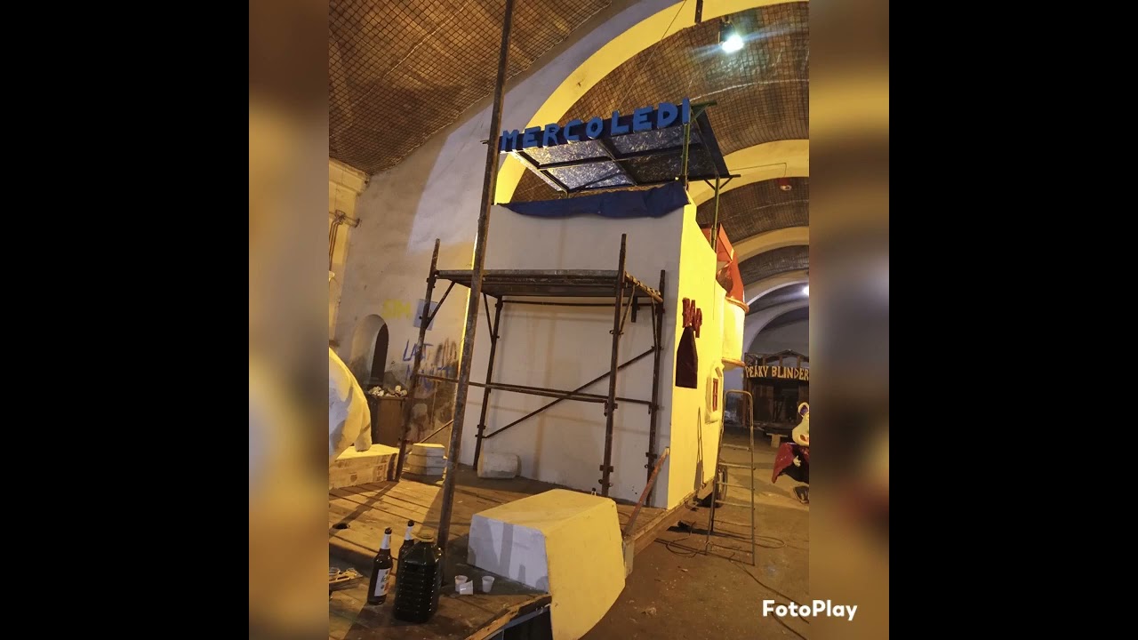 costruzione carro allegorico mercoled&igrave; Carnevale ploaghese 2023 i laser minute