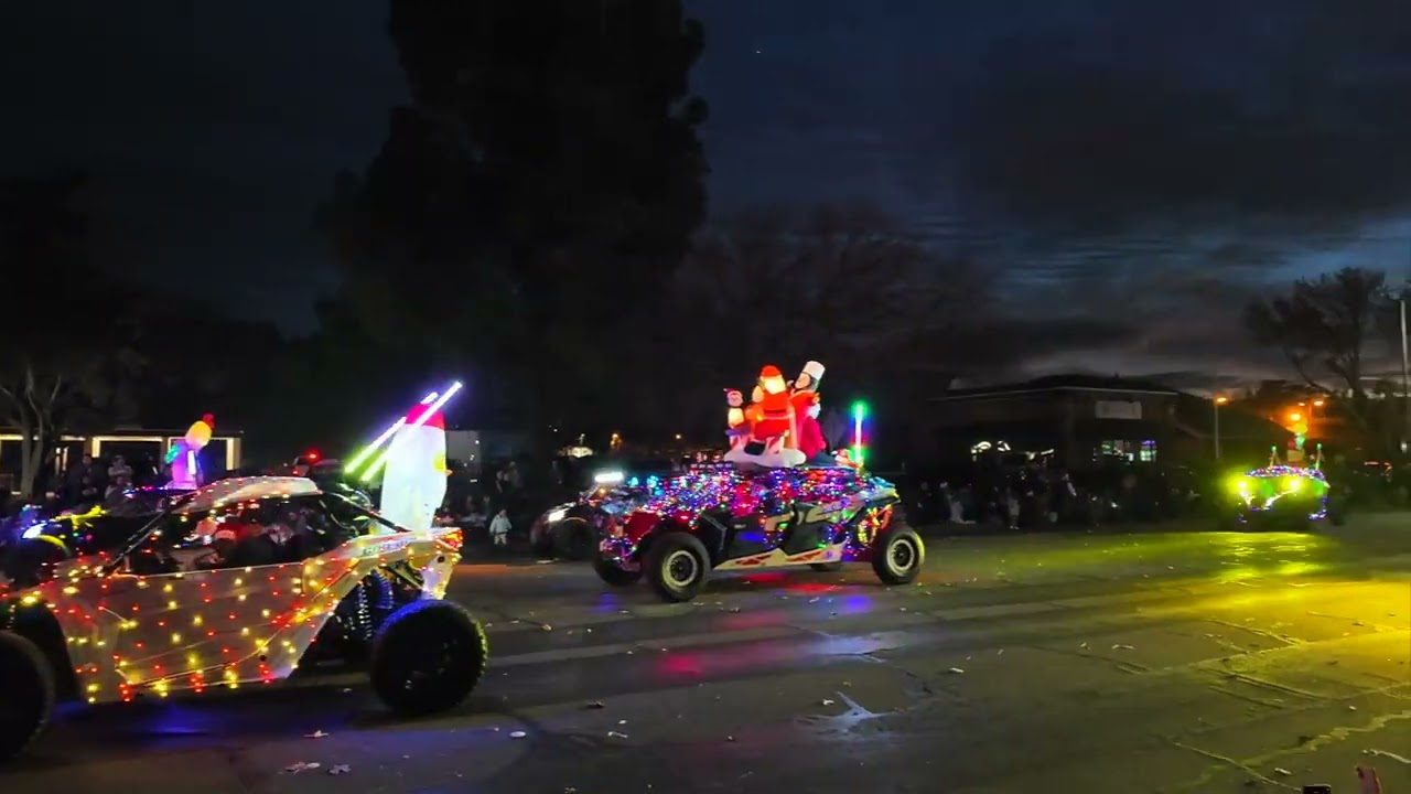 CHRISTMAS  PARADE 2024 WOODLAND CA. :( :(  NOT WHAT I EXPECTED TO SEE,