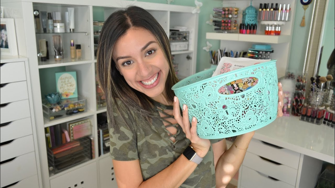 Monthly Favorites | November 2017 // Perfume, haircare, palettes, and more!