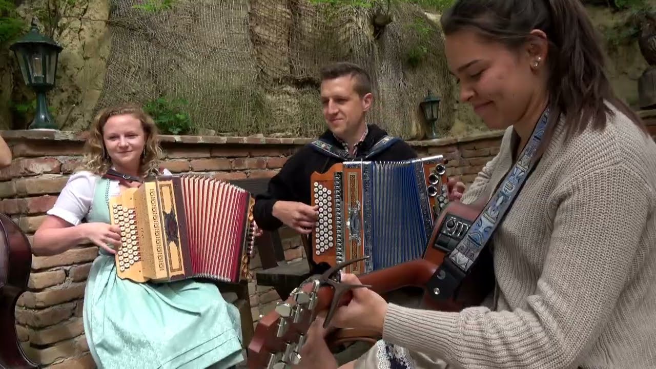 Wandertag Hautzendorf 2025 mit Musik - Joschi Schäfer, Kellergassenführer