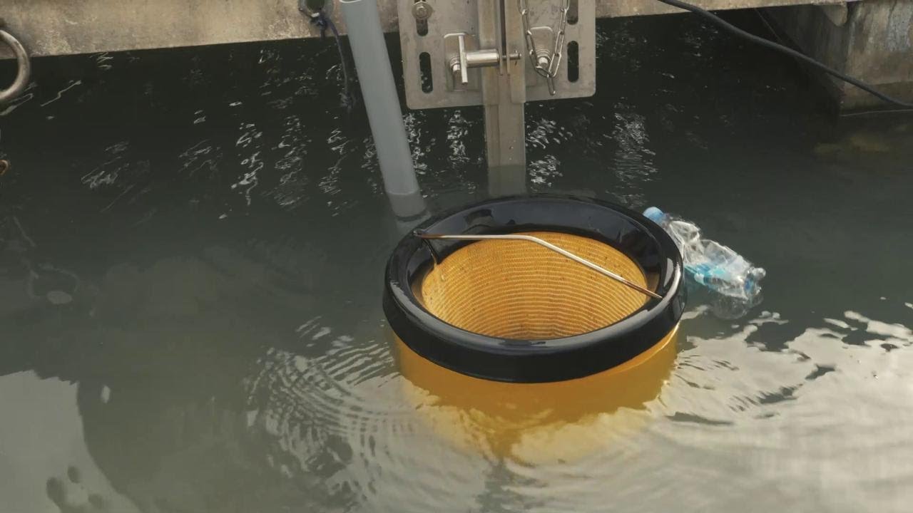 Robot mangia plastica nel porto di Trani: tre raccoglitori per ripulire il mare