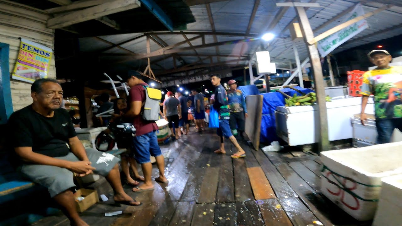 Visitamos a feira noturna de peixes  no Porto da Panair em Manaus : Mercado de peixe da Amazônia