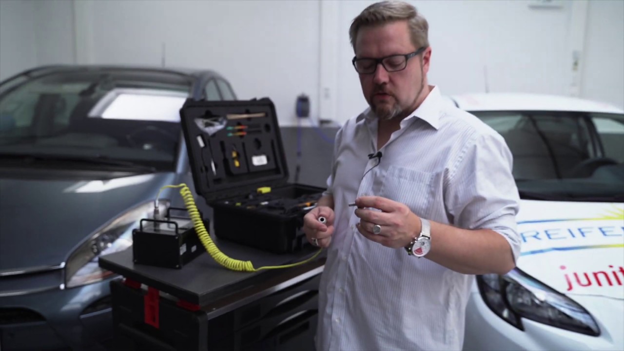 2 Steinschlag Reparatursysteme. Das WSR 800 von ProGlass und die BlackBox von PMA Tools.
