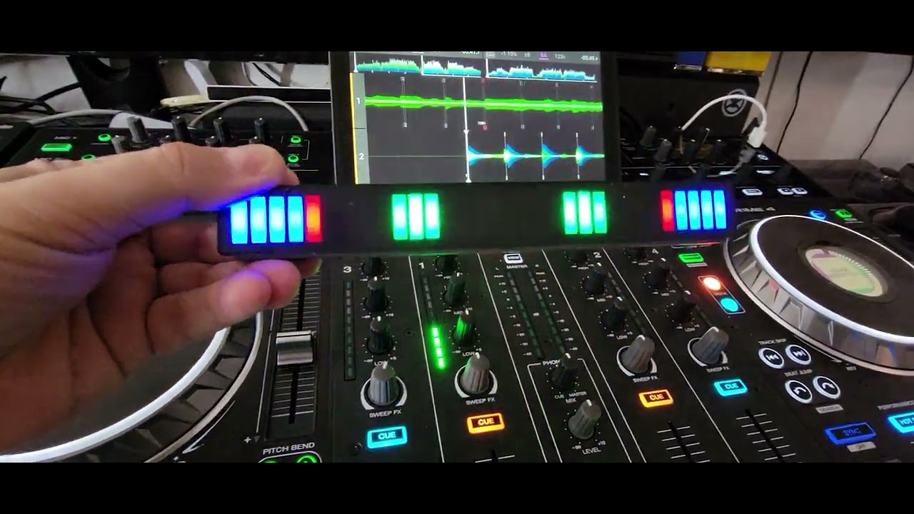 Denon Dj Prime 4 - Sound actuvated RGB Light Bar