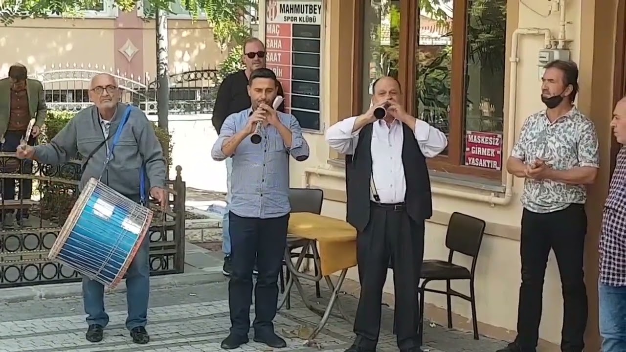 Eker percussion mahmutbey köyiçi ( Zurna da İsmail Ot , Müslüm Bıçakcı ve Davul da Hikmet Kan. )