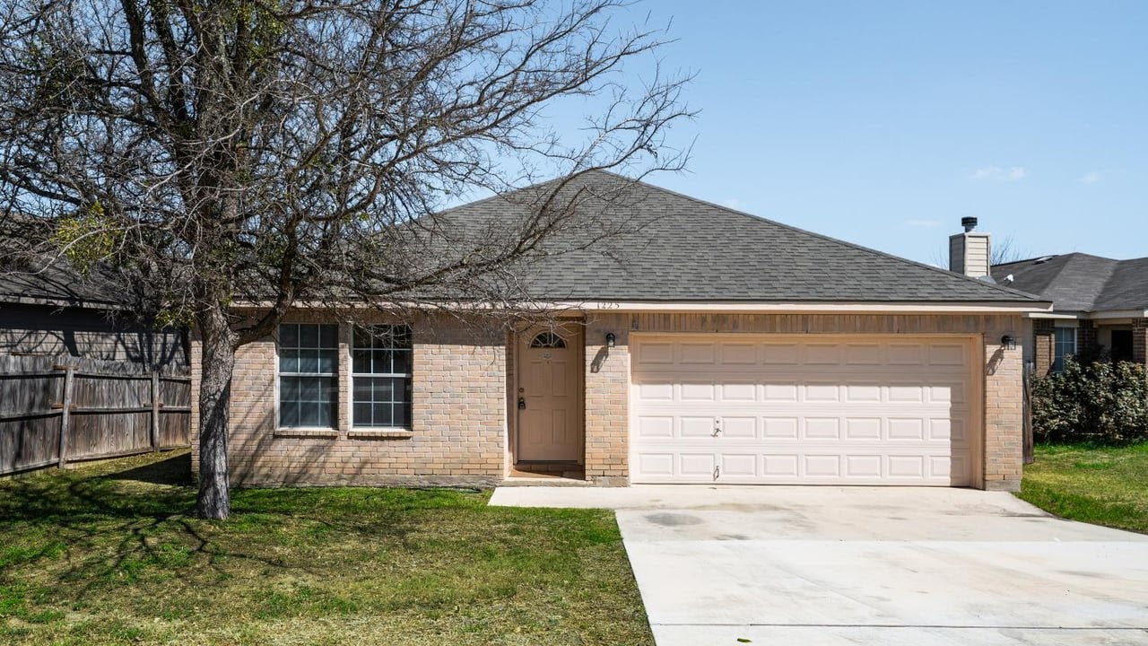 1225 Hilltop Dr, San Marcos, TX