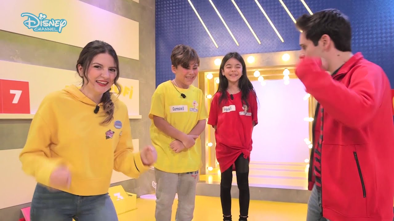 Disney Challenge Show | Me contro Te - La Swimming Ball Challenge!
