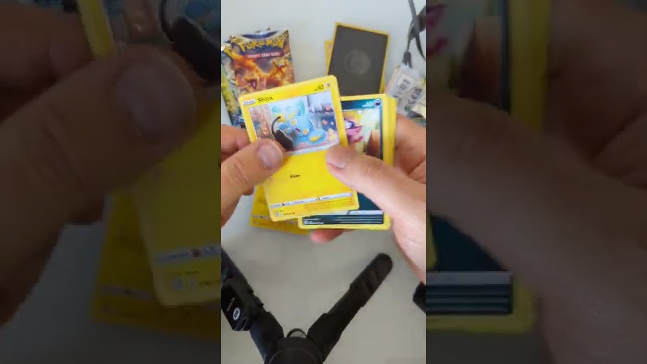 В чем разница между голографической и обычной картой Pokemon?