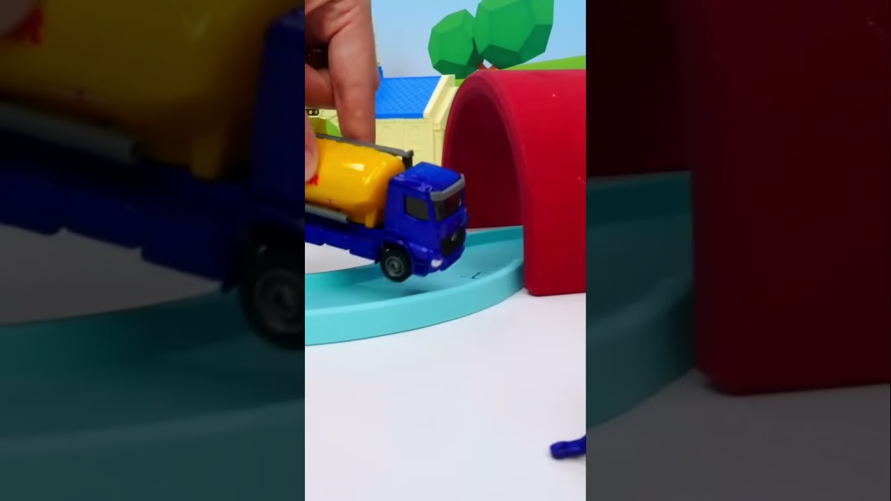 ⛽🚛Polttoaineen säiliörekka ajaa bensiiniasemalle 