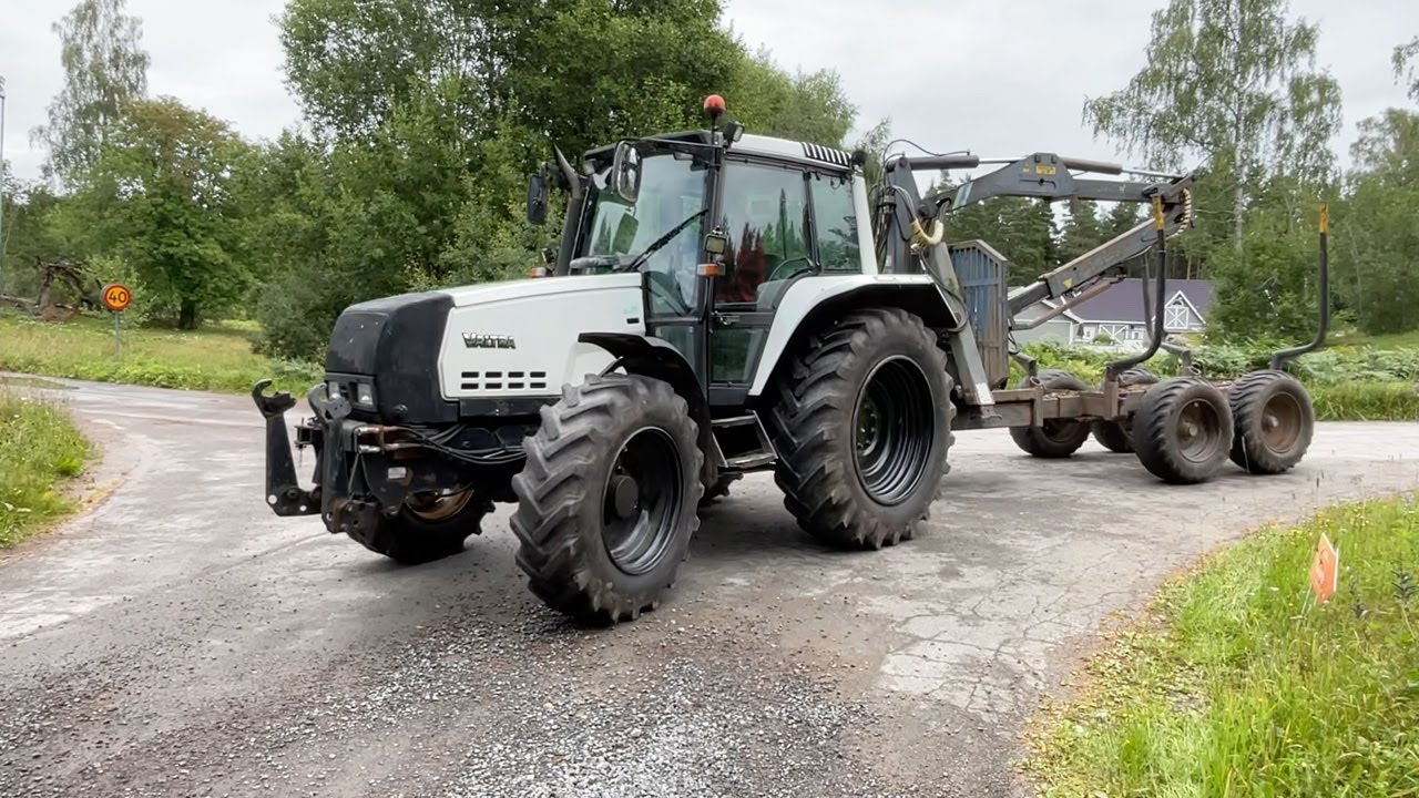 Köp Skogsekipage Valtra 6850 med Vreten 1200 skogsvagn på Klaravik
