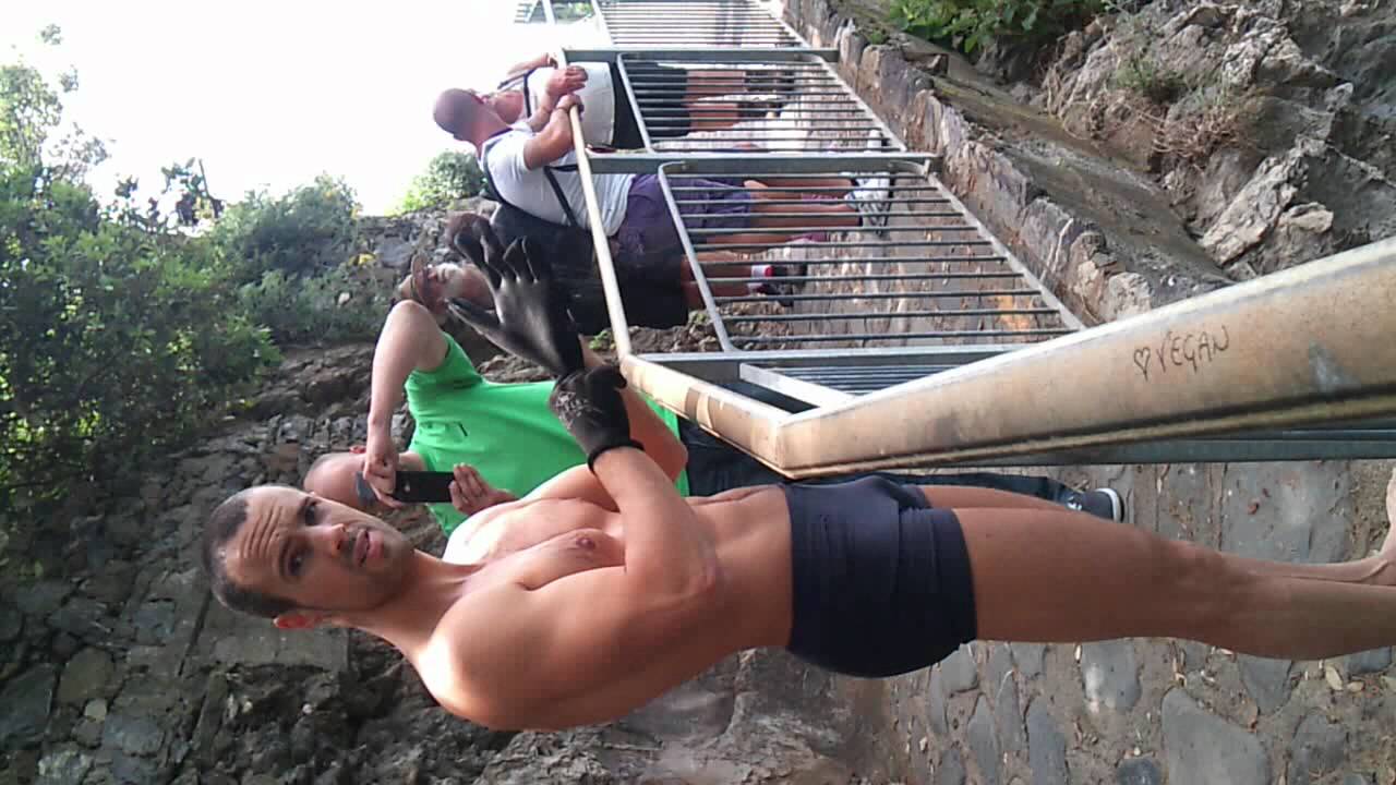 Manarola cliff jump
