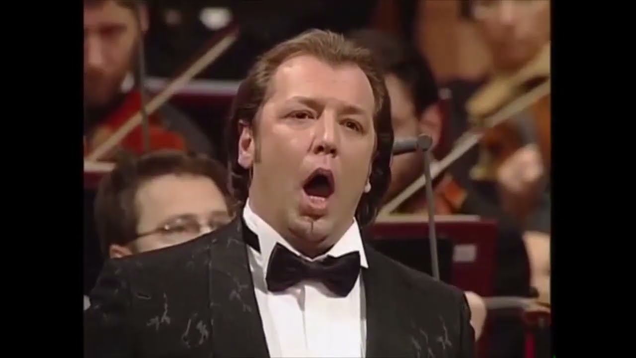 Giacomo Puccini - Nessun Dorma / Tenor Giuseppe Gipali / New Years Concert 2005 Teatro La Fenice
