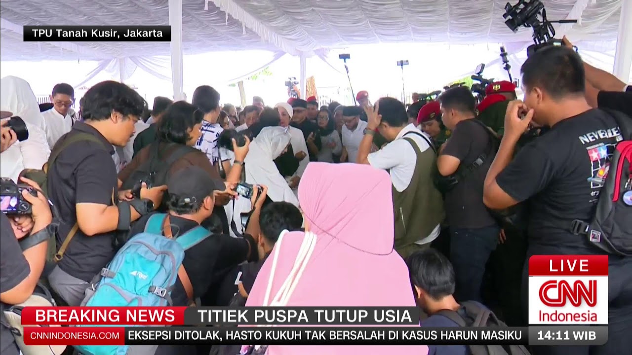 Prosesi Pemakaman Titiek Puspa