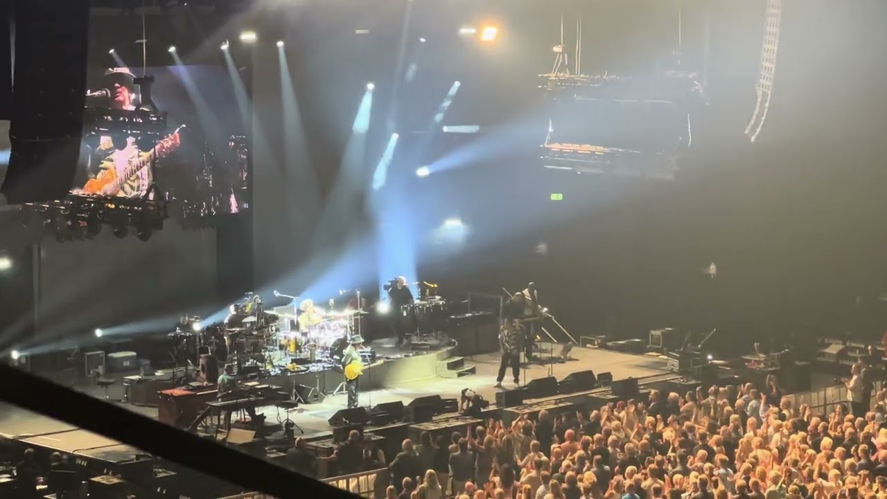 Carlos Santana live at Royal Arena Copenhagen 2025 - The last concert on the Oneness Tour