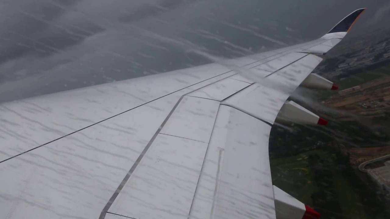 Singapore Airlines 9V-SMD rainy takeoff from Changi Airport in Singapore