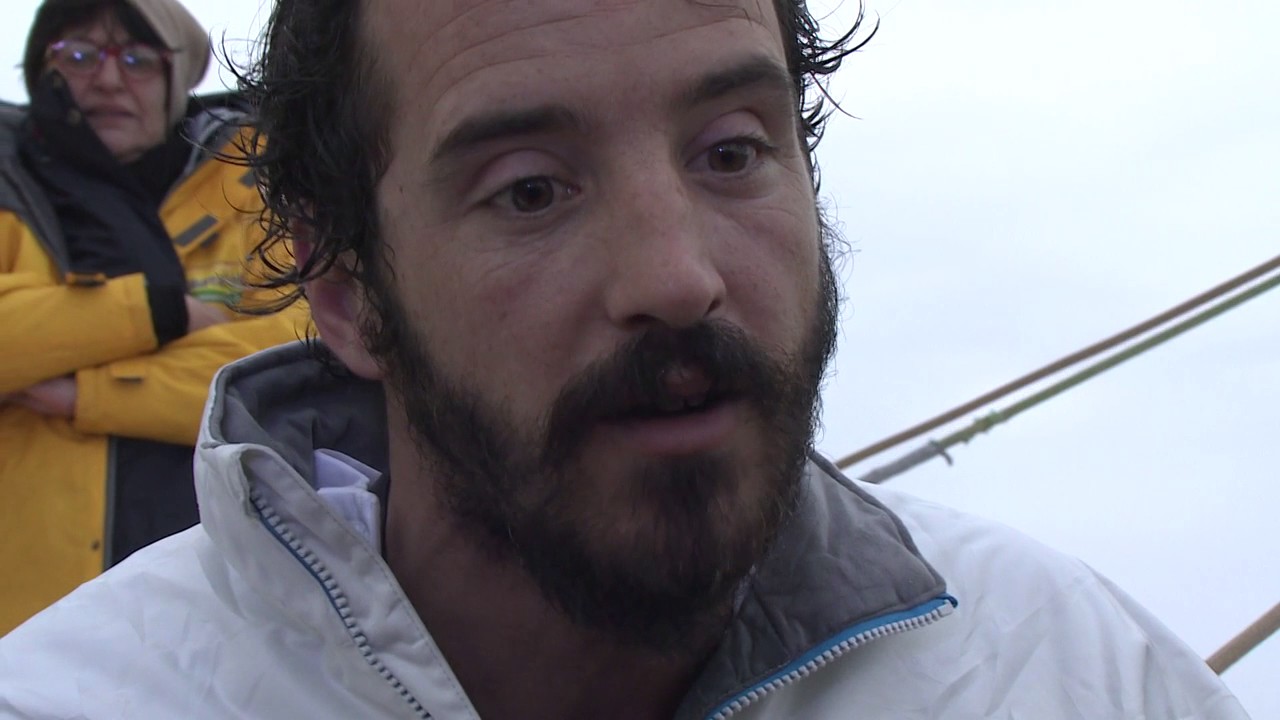 D88 : Louis Burton's arrival / Vendee Globe