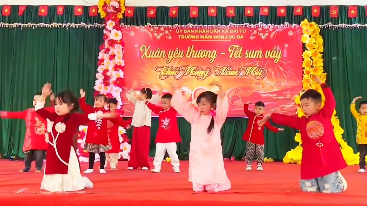 Múa: Nụ cười Xuân - 4 tuổi C 