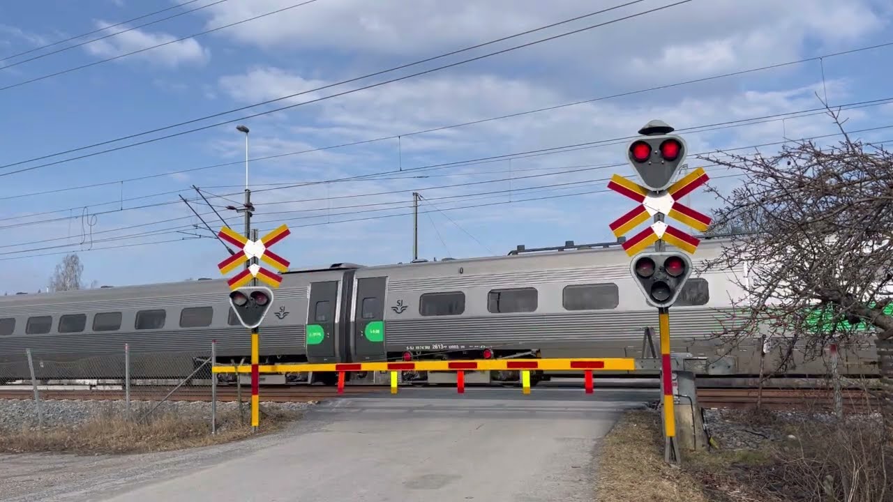 Järnvägsövergång Björnlunda / Railroad Crossing in Sweden
