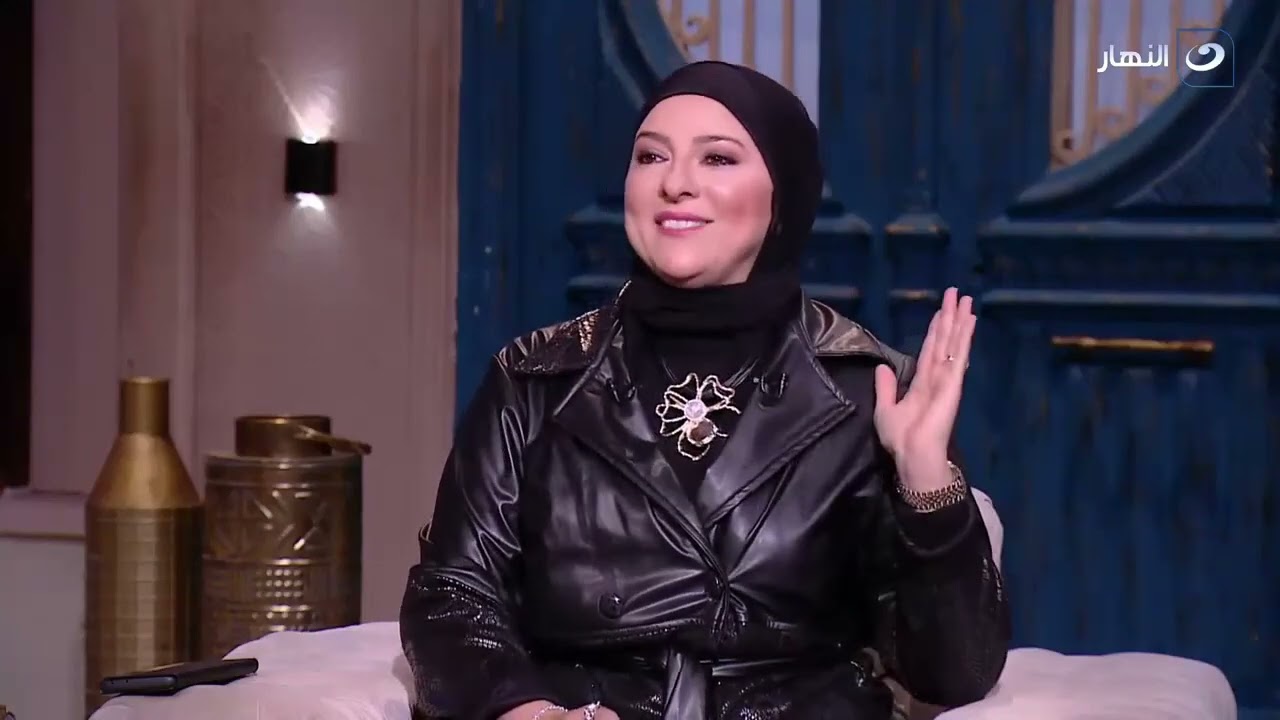 توكة واحدة ست فى شنطة جوزى  ..  انت شغال دكتور ولا كوافير